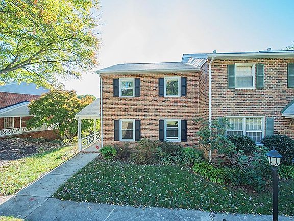 3rd image of 6023 Newington Dr