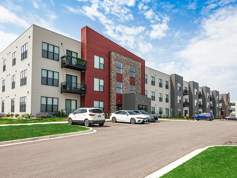 Courtyard at cobblestone Park — Photo 5