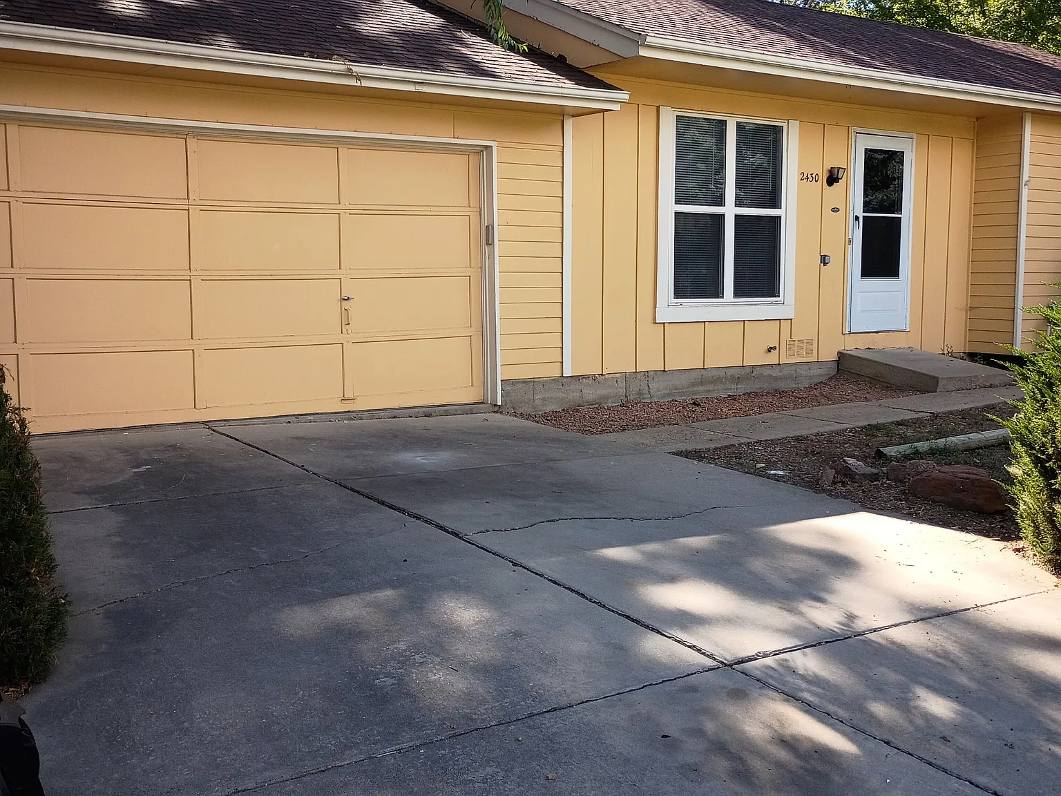 3 bed, 1176 sqft, $2,100 — Photo 1