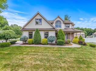 3228 Sequoia Dr, New Castle, PA 16105