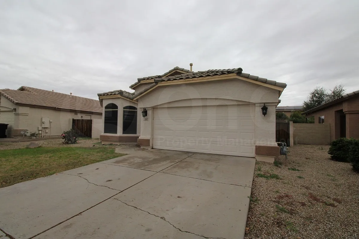 3 bed, 2.0 bath, 1655 sqft, $2,199 — Photo 3