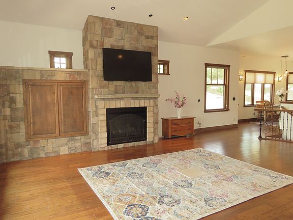 TV MOUNT ABOVE FIREPLACE