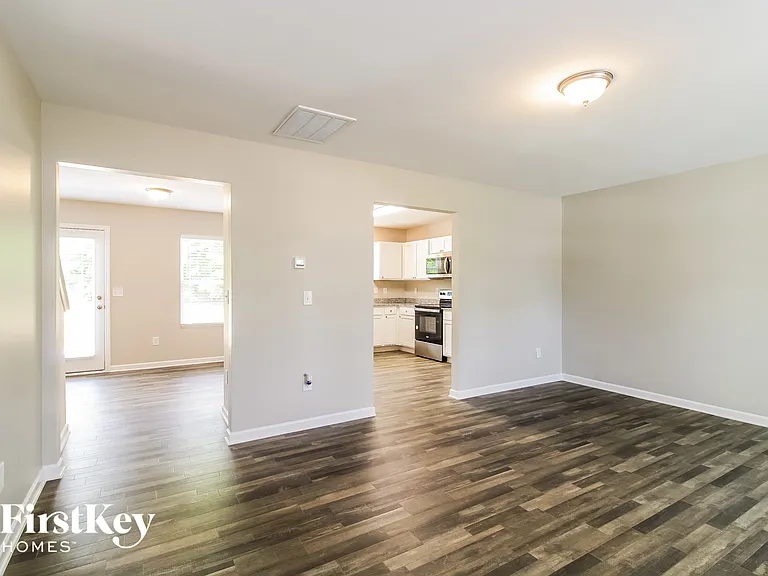 206 Glenoaks Dr — Photo 3