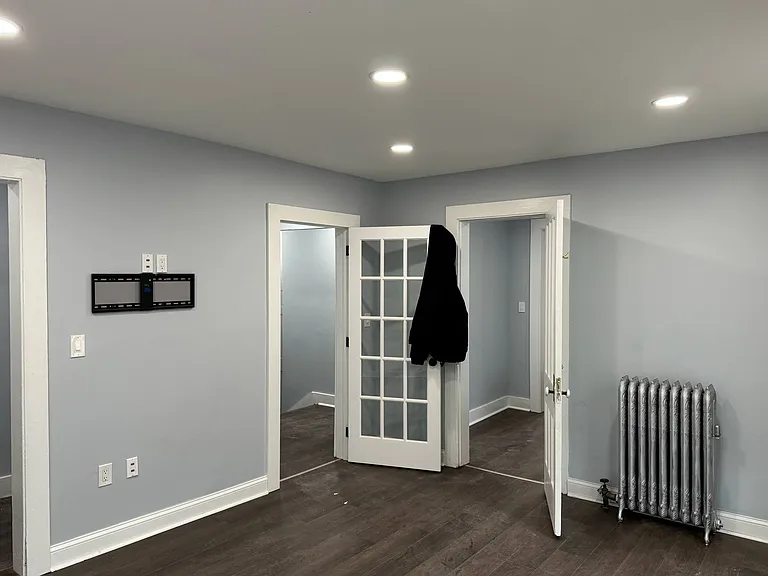 17 E 9th St #2 — Photo 15