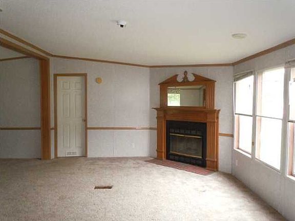 3rd image of 204 Lealand Dr
