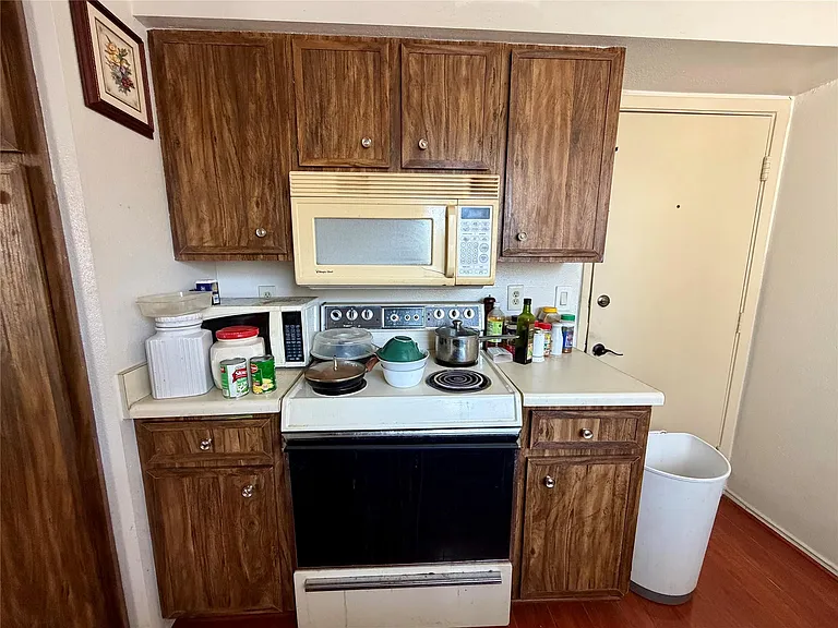 6701 Sands Point Dr #114 — Photo 7