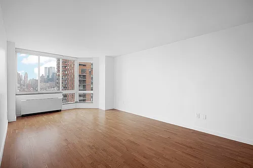 420 W 42nd St Photo 1