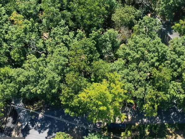 1247 Lakeview Dr, Cross Junction, VA 22625