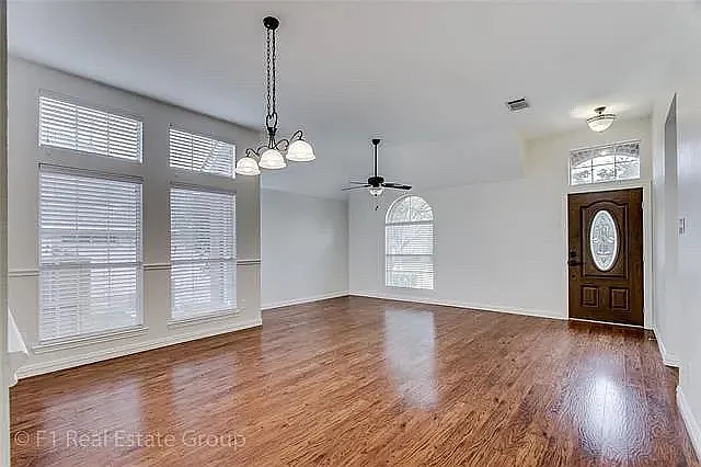 2923 Brittany Ln — Photo 3