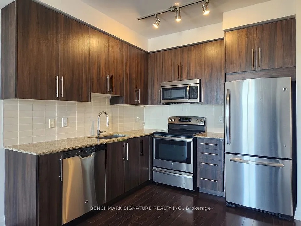 7161 Yonge St #518