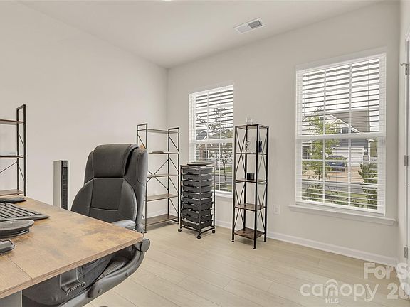 5th image of 1935 Copper Path Dr