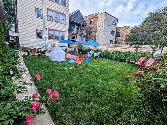 5th image of 2439 W Gunnison St #1
