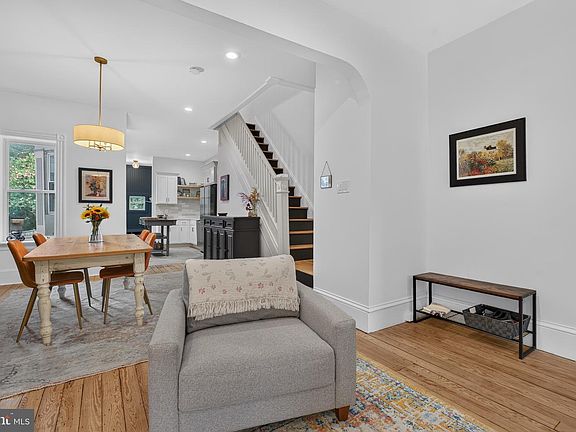 4th image of 225 Elm St