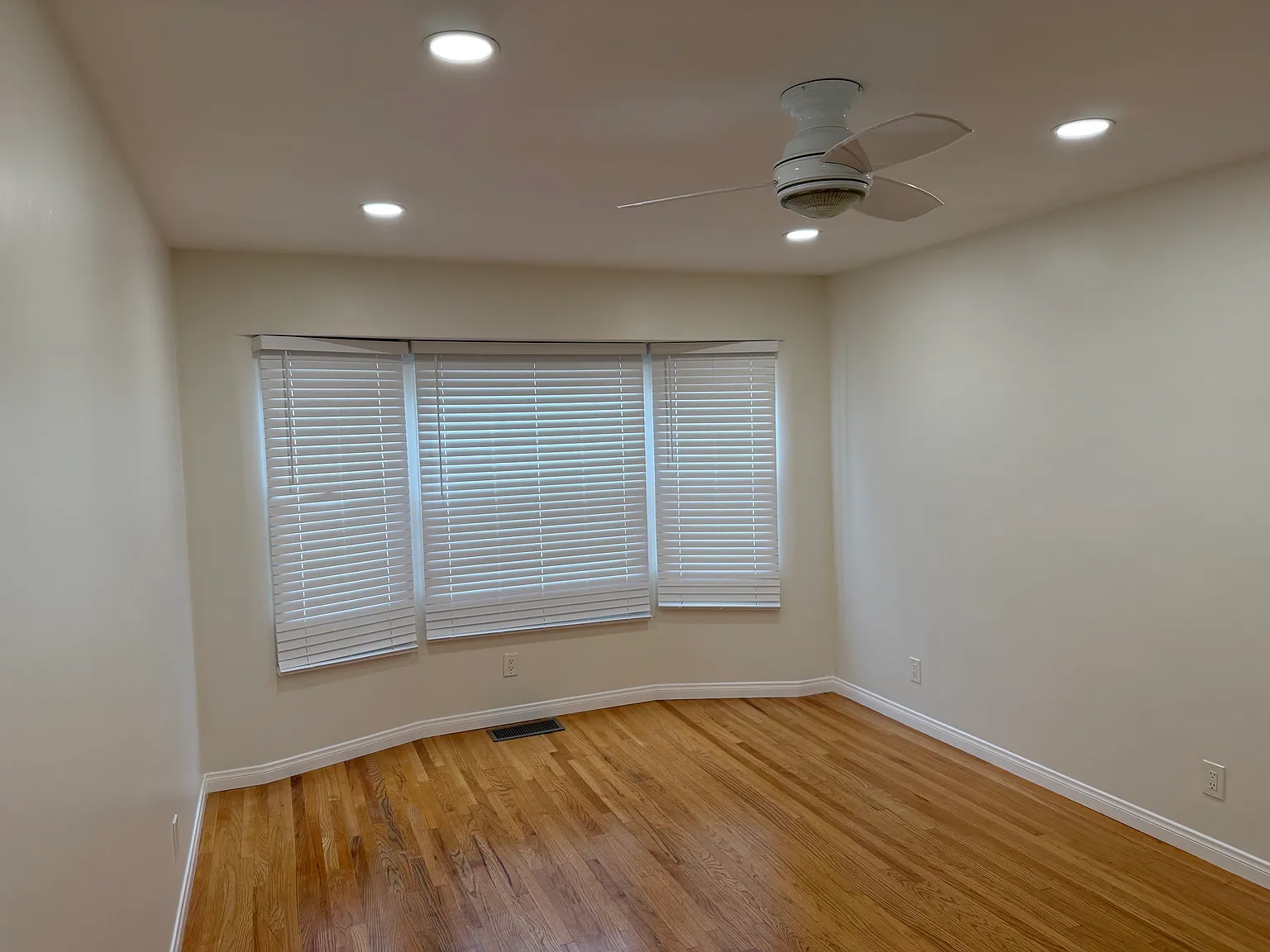 2 bed, 950 sqft, $2,950 — Photo 3