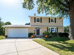 2217 Avalon Ct, Bettendorf, IA