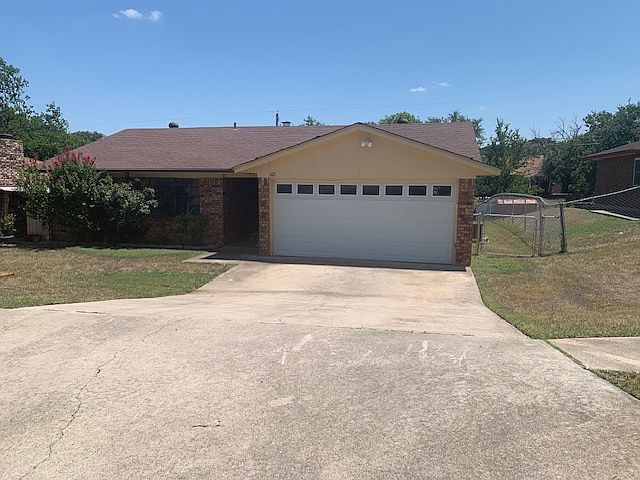 1st image of 118 Bridle Dr