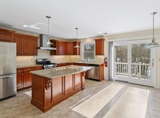 22 Airmount Ave APT 10, Ramsey, NJ 07446