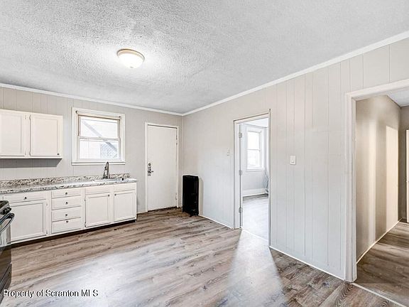 2nd image of 152 N Washington St #3