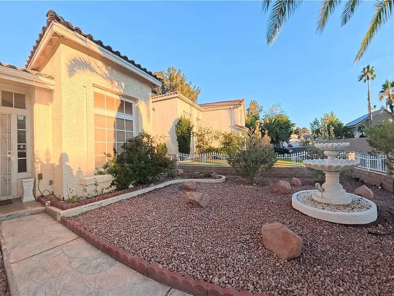 4844 Jadero Dr — Photo 4