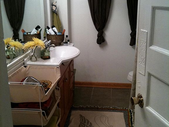 3rd image of 215 Highland Ave APT 2