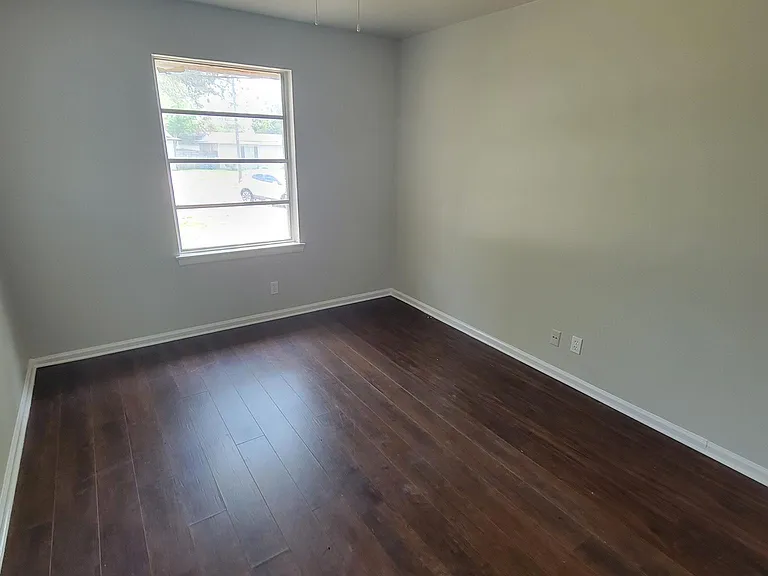 2523 Gross Rd — Photo 7