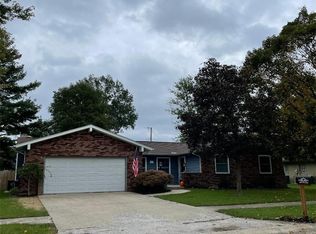 1819 McComb St, Charleston, IL 61920