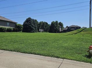 19607 Farnam St, Elkhorn, NE 68022