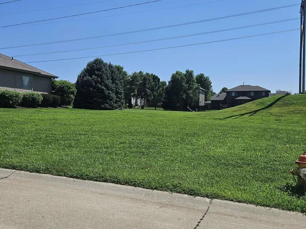 19607 Farnam St, Elkhorn, NE 68022