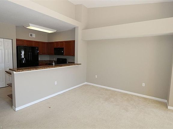 4th image of 10127 Villagio Palms Way Unit 206