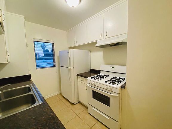 4th image of 7548 Lexington Ave APT 12
