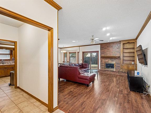 4th image of 5532 S Ventura Dr