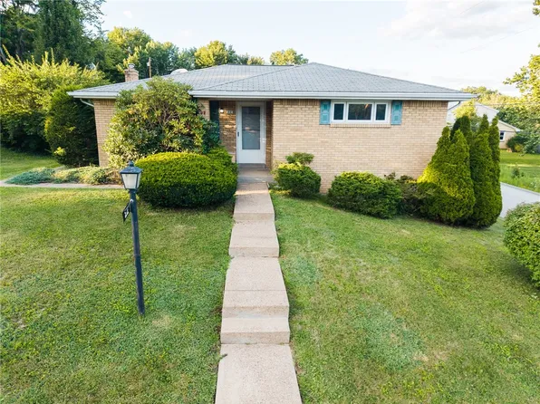 22 Levin Dr, Jeannette, PA 15644