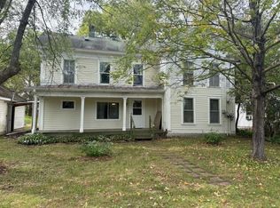 N4547 Broadway St, New London, WI 54961