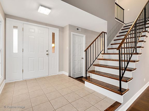4th image of 32 Indian Trail Dr