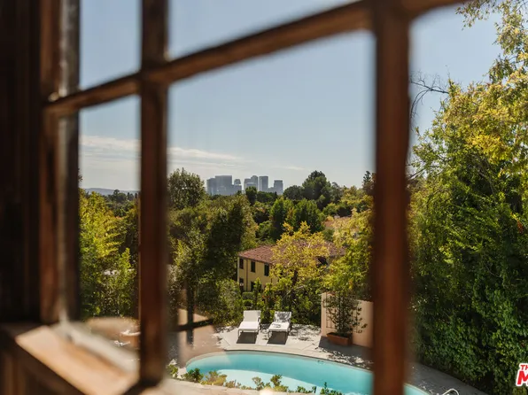 1277 Leona Dr, Beverly Hills, CA 90210