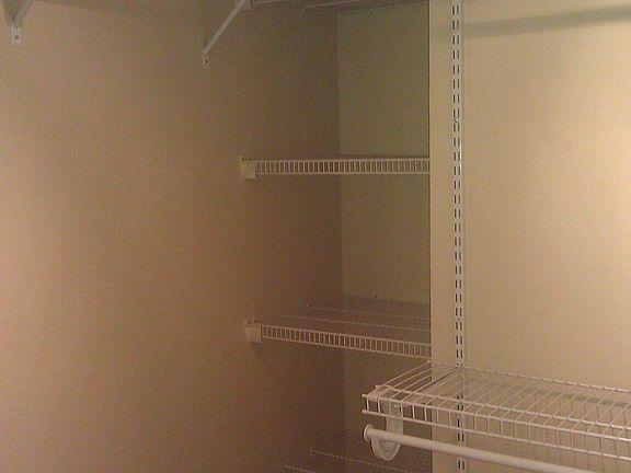 4th image of 1585 Wayzata Blvd W #B