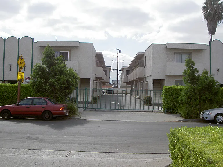 2630 S Garth Ave #2 — Photo 14