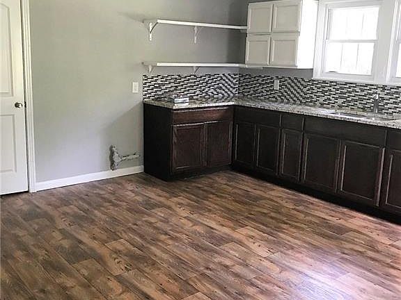 5th image of 901 E 9th Ave