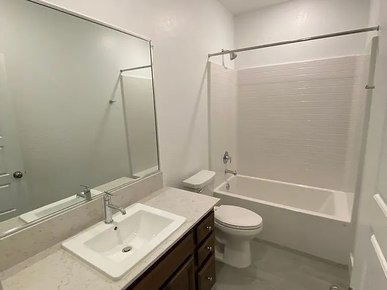 113 E Tyler Ave — Photo 19