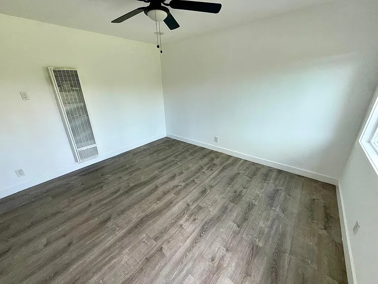 805 Venice Blvd #6 — Photo 3
