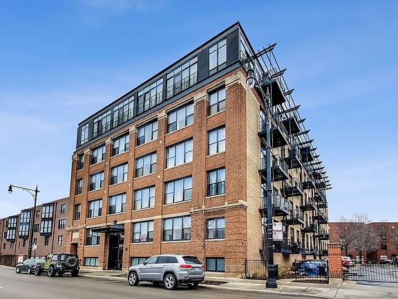 2nd image of 2911 N Western Ave APT 212