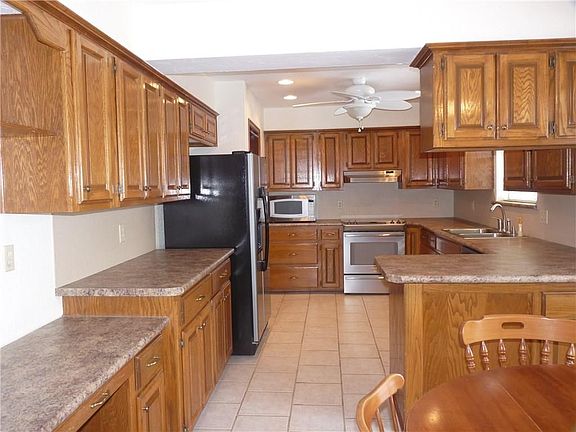 3rd image of 132 E Platt Dr