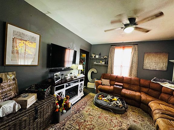 4th image of 252 W 10th St