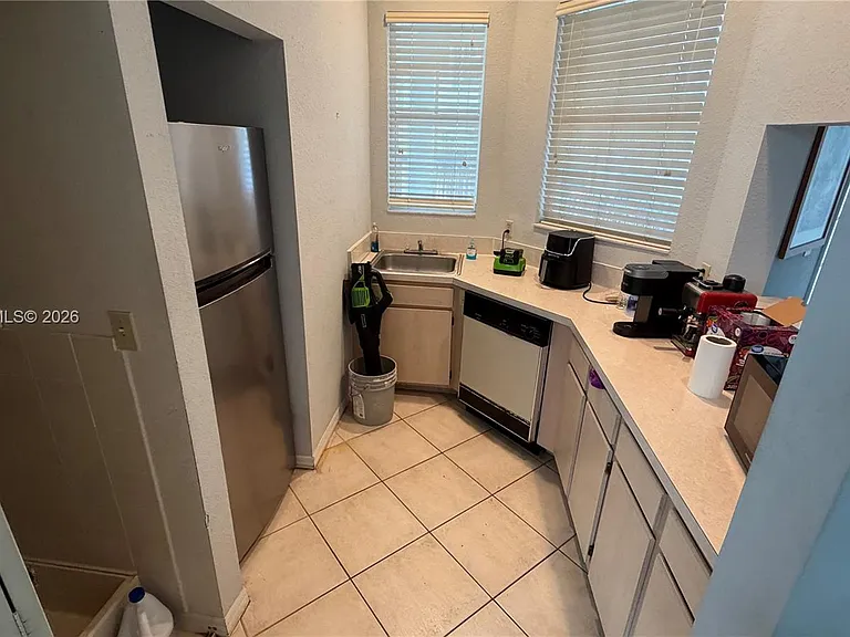 735 SW 148th Ave #1711 — Photo 33