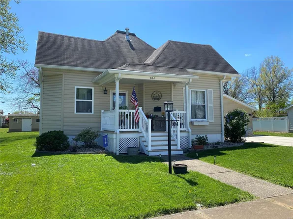 104 W 3rd North St, Mount Olive, IL 62069