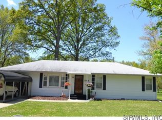 102 Randolph Dr, Centralia, IL 62801