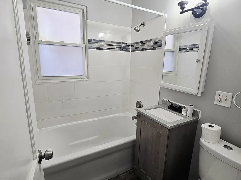 4819 W George St #2 — Photo 8