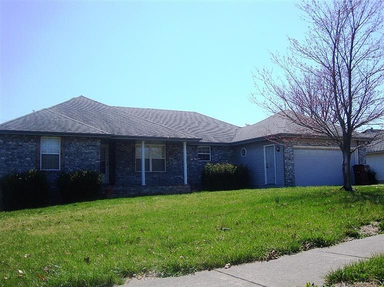 1st image of 106 Pebble Creek Ln