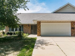 415 1st Ave SW APT B, Mount Vernon, IA