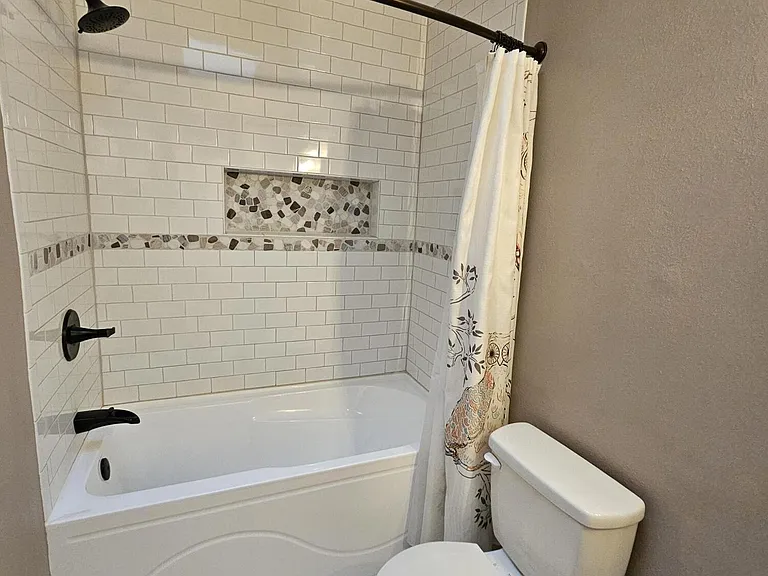 2219 Calle De Cantabria — Photo 18